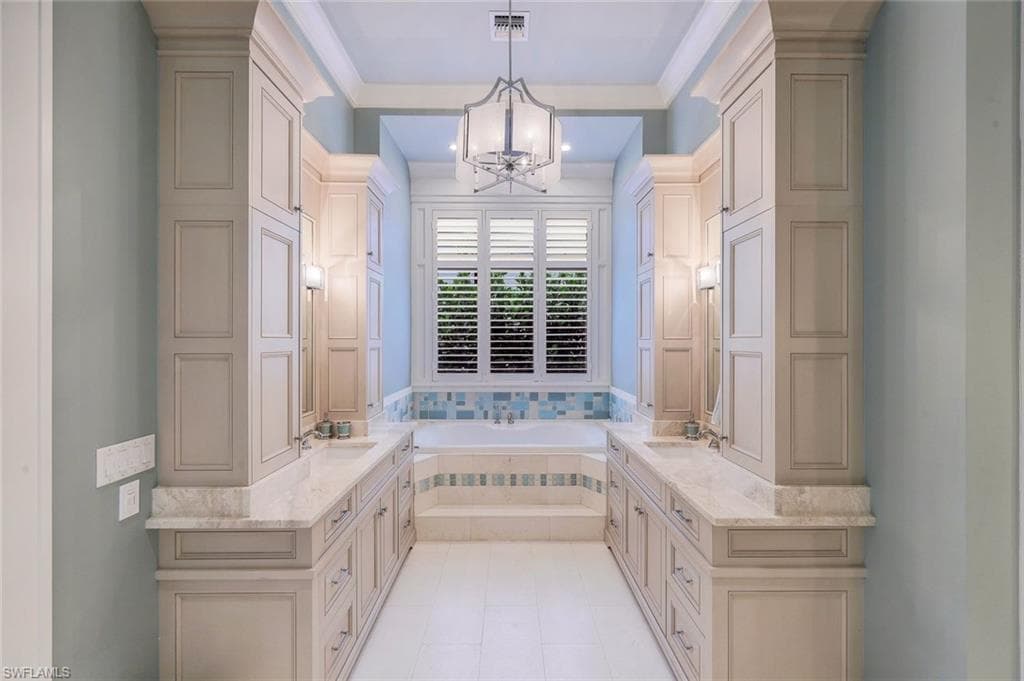 425 Harbour DR, NAPLES FL 34103-11