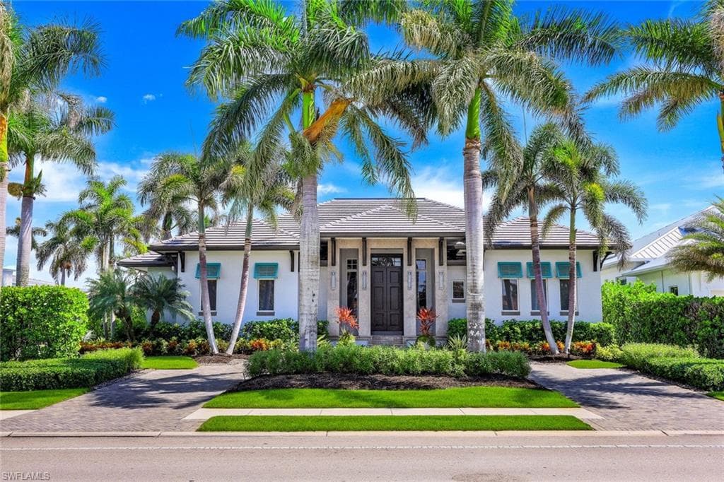 425 Harbour DR, NAPLES FL 34103-2