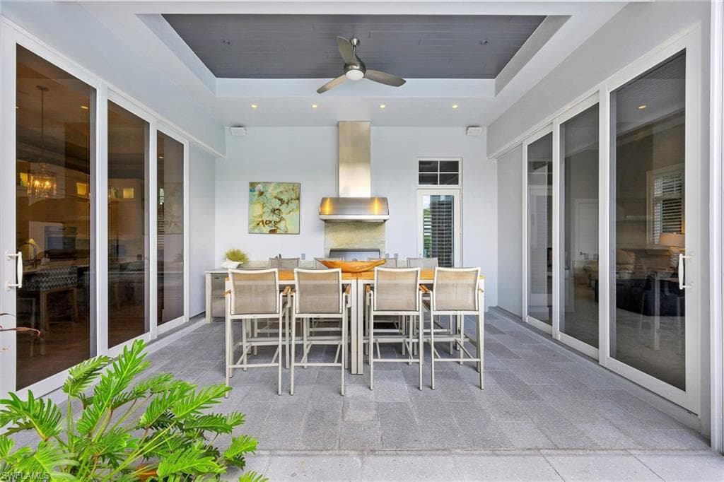 425 Harbour DR, NAPLES FL 34103-23