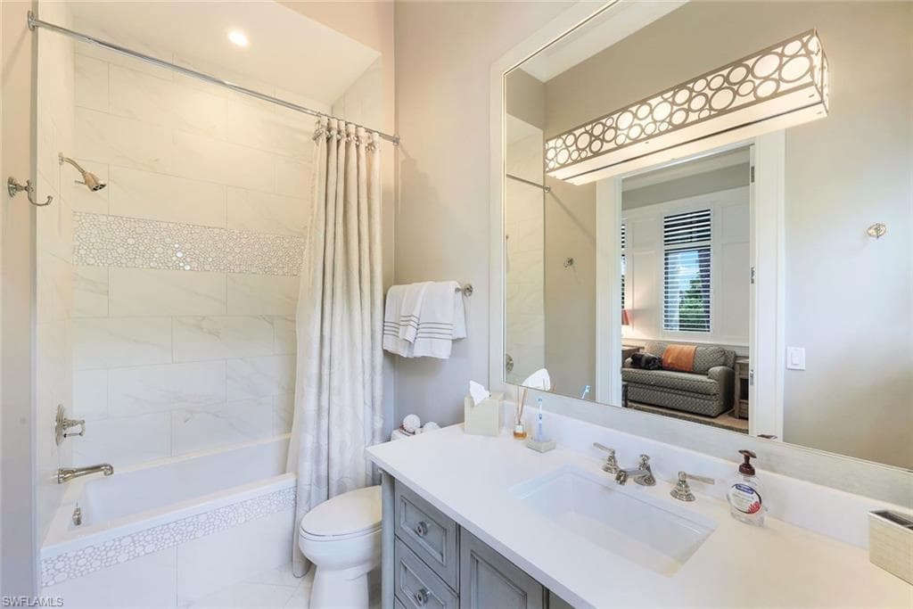 425 Harbour DR, NAPLES FL 34103-14