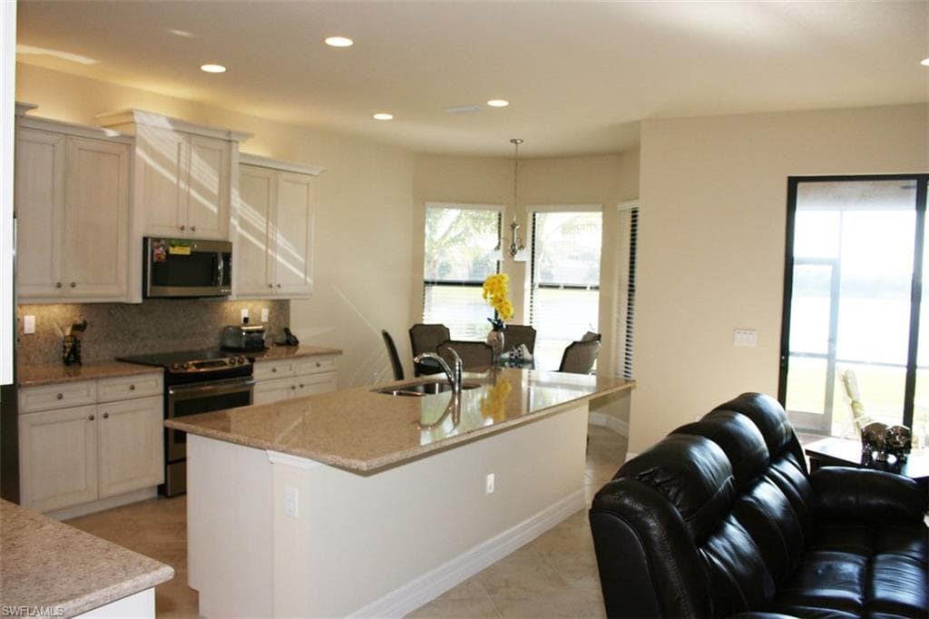 3296 Pacific DR, NAPLES FL 34119-2