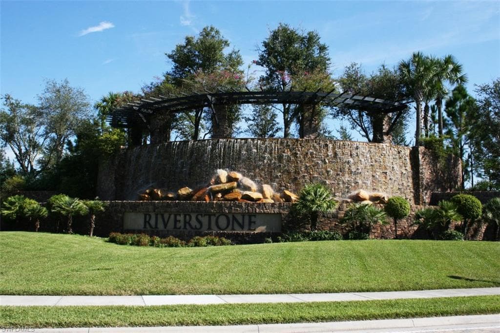 3296 Pacific DR, NAPLES FL 34119-23