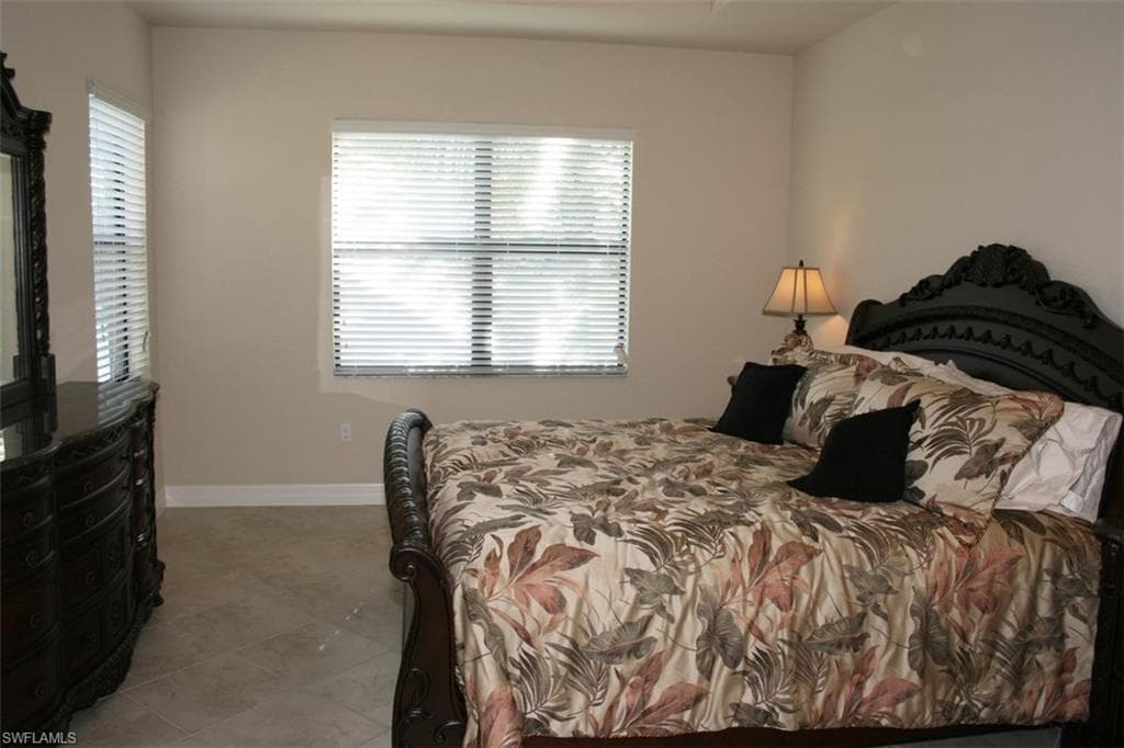 3296 Pacific DR, NAPLES FL 34119-10