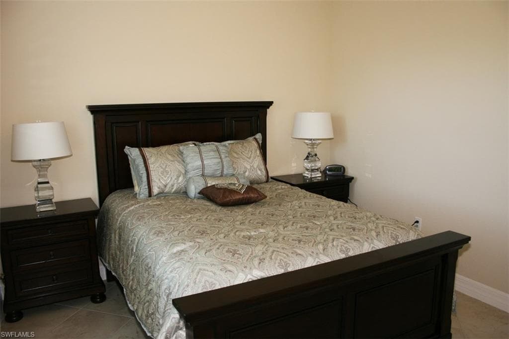 3296 Pacific DR, NAPLES FL 34119-7