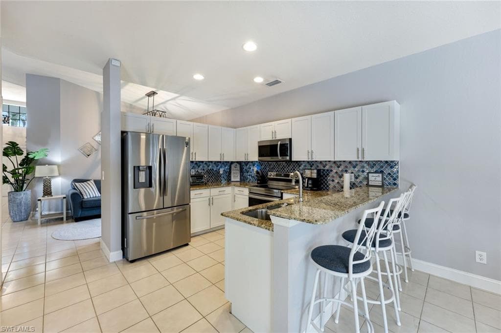 697 Crossfield CIR, NAPLES FL 34104-5