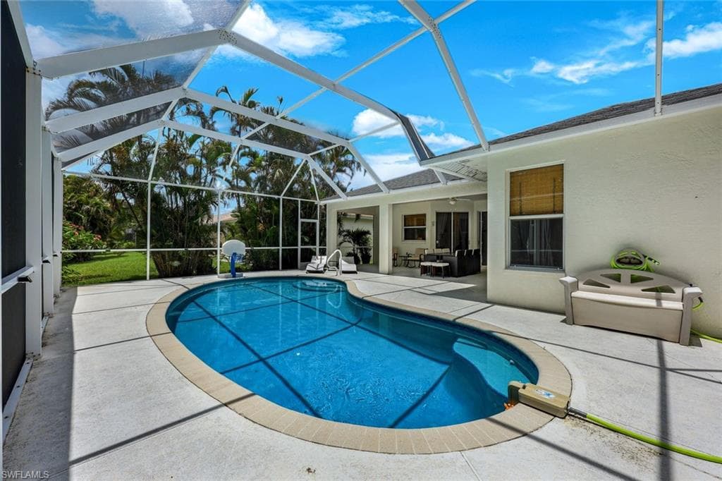 697 Crossfield CIR, NAPLES FL 34104-17