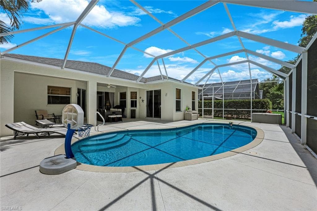 697 Crossfield CIR, NAPLES FL 34104-18