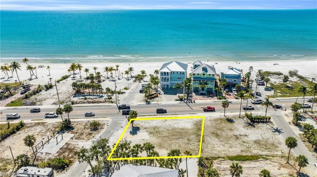 111 Coconut DR, FORT MYERS BEACH FL 33931-5