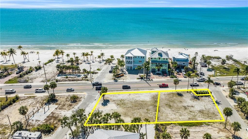 111 Coconut DR, FORT MYERS BEACH FL 33931-6
