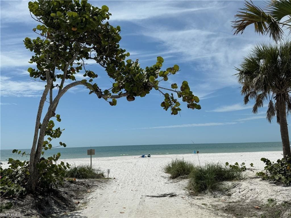111 Coconut DR, FORT MYERS BEACH FL 33931-9