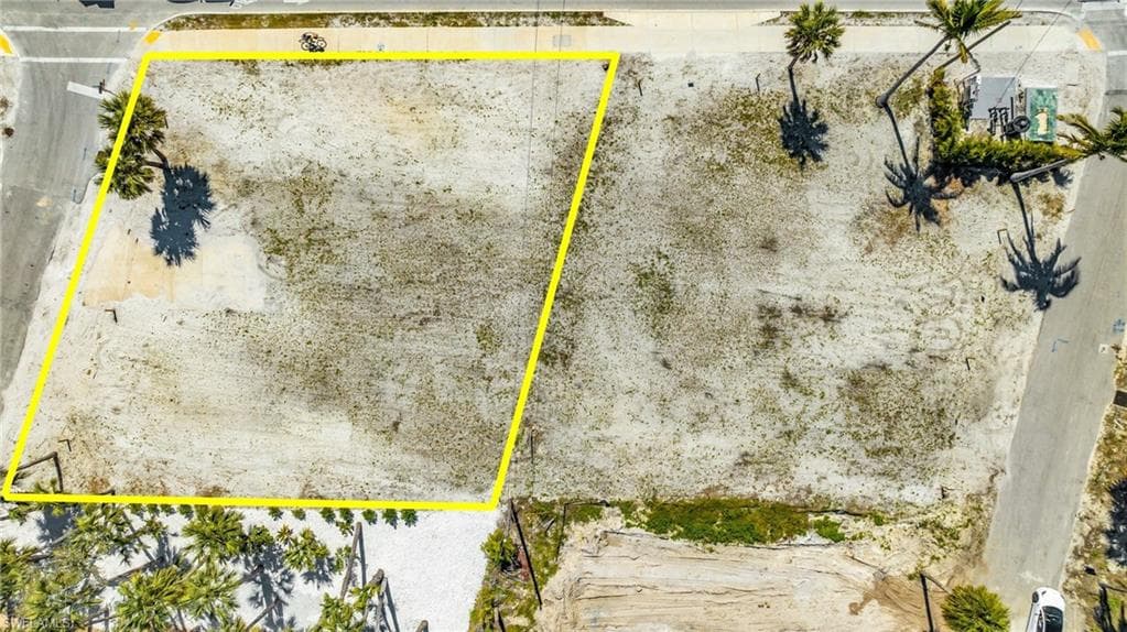 111 Coconut DR, FORT MYERS BEACH FL 33931-7