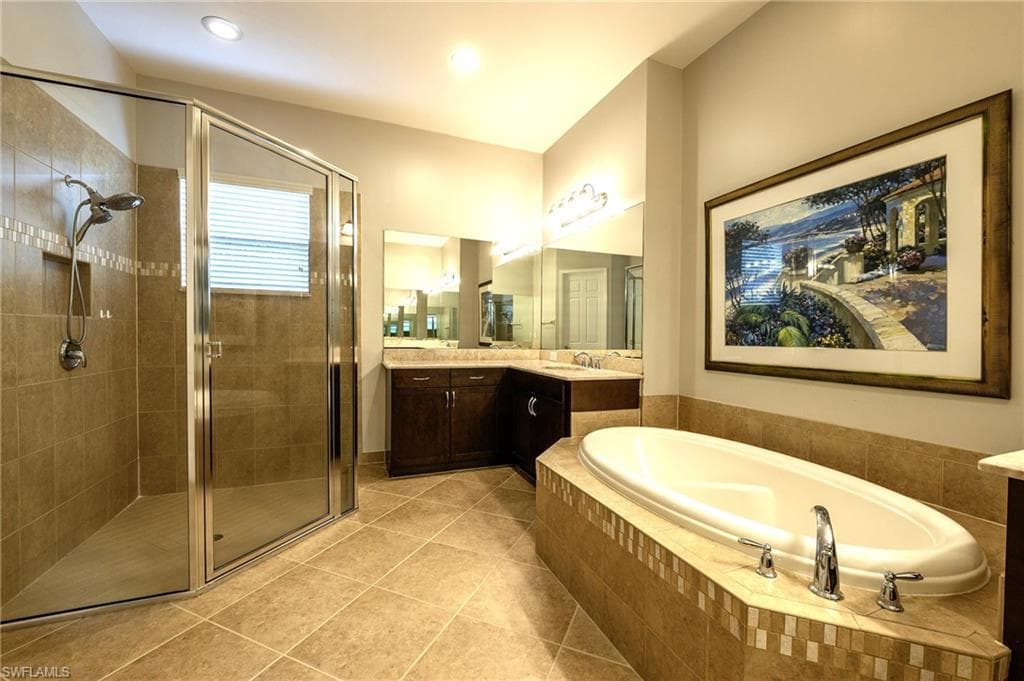 3876 Gibralter DR, NAPLES FL 34119-24