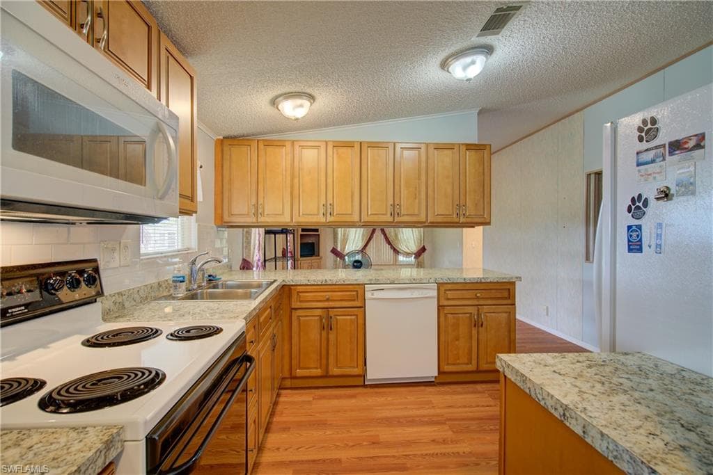 205 Carriage LN, NORTH FORT MYERS FL 33917-1