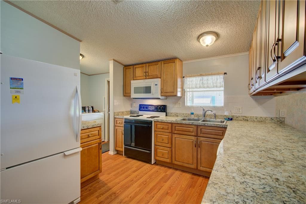 205 Carriage LN, NORTH FORT MYERS FL 33917-2