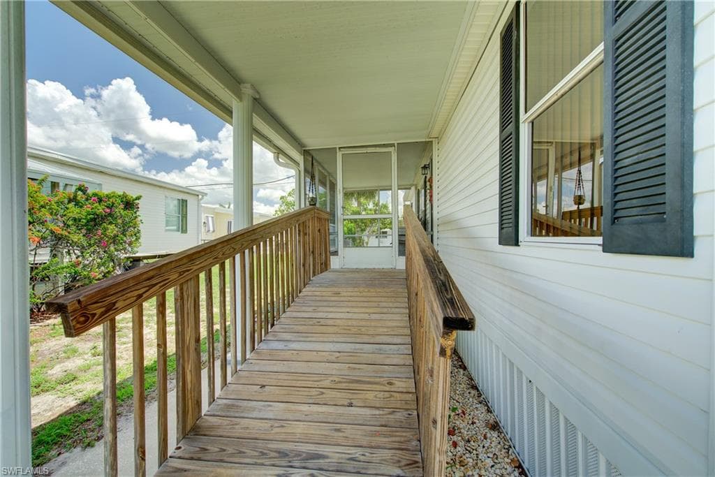 205 Carriage LN, NORTH FORT MYERS FL 33917-27