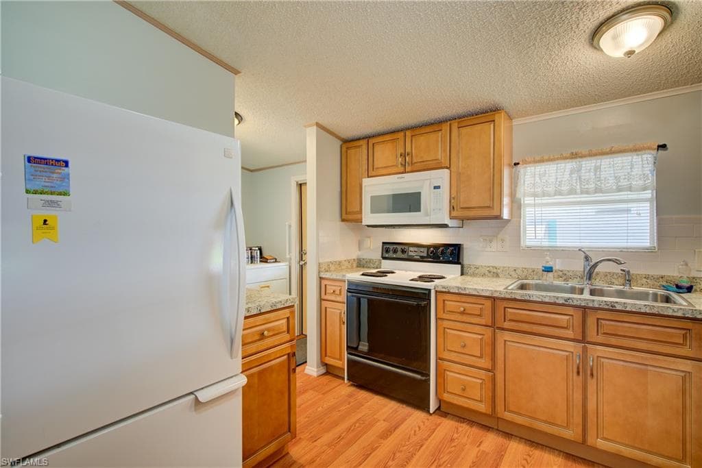 205 Carriage LN, NORTH FORT MYERS FL 33917-4