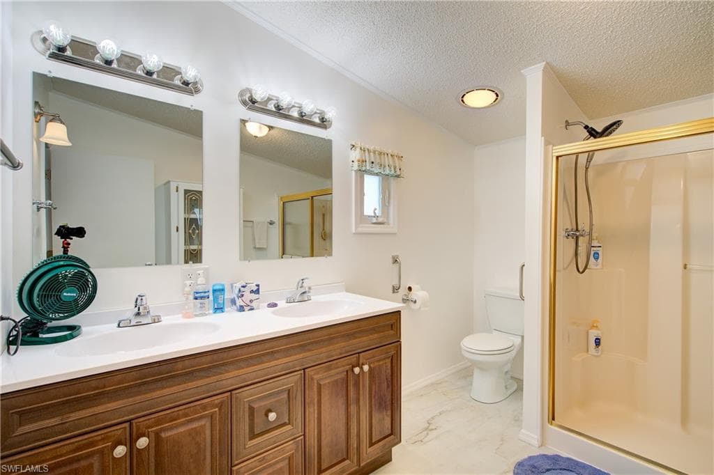 205 Carriage LN, NORTH FORT MYERS FL 33917-8
