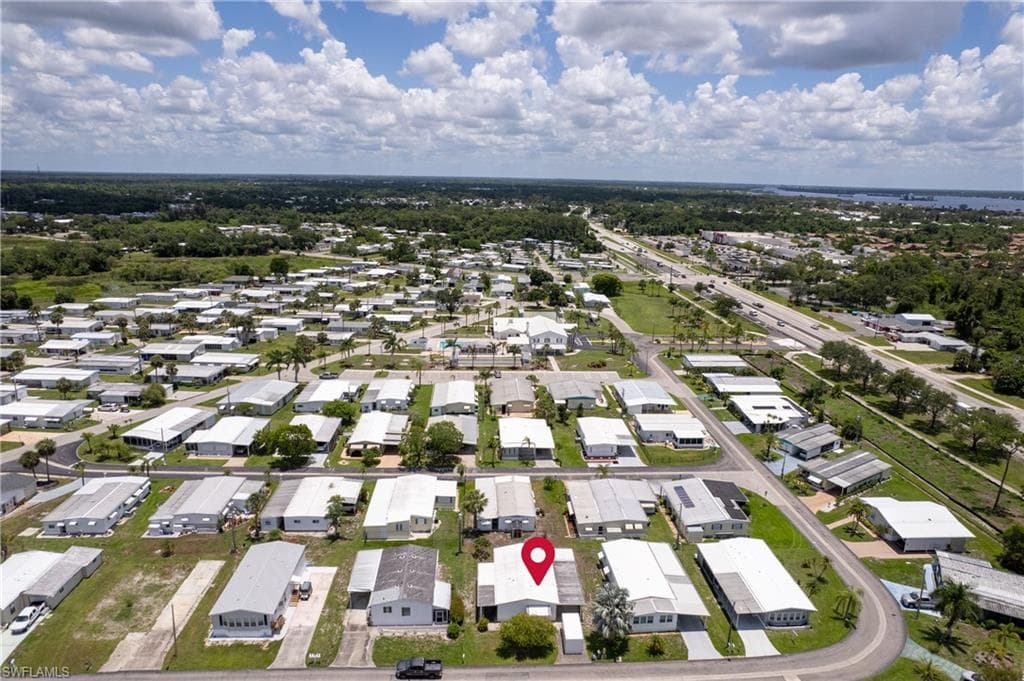 205 Carriage LN, NORTH FORT MYERS FL 33917-37