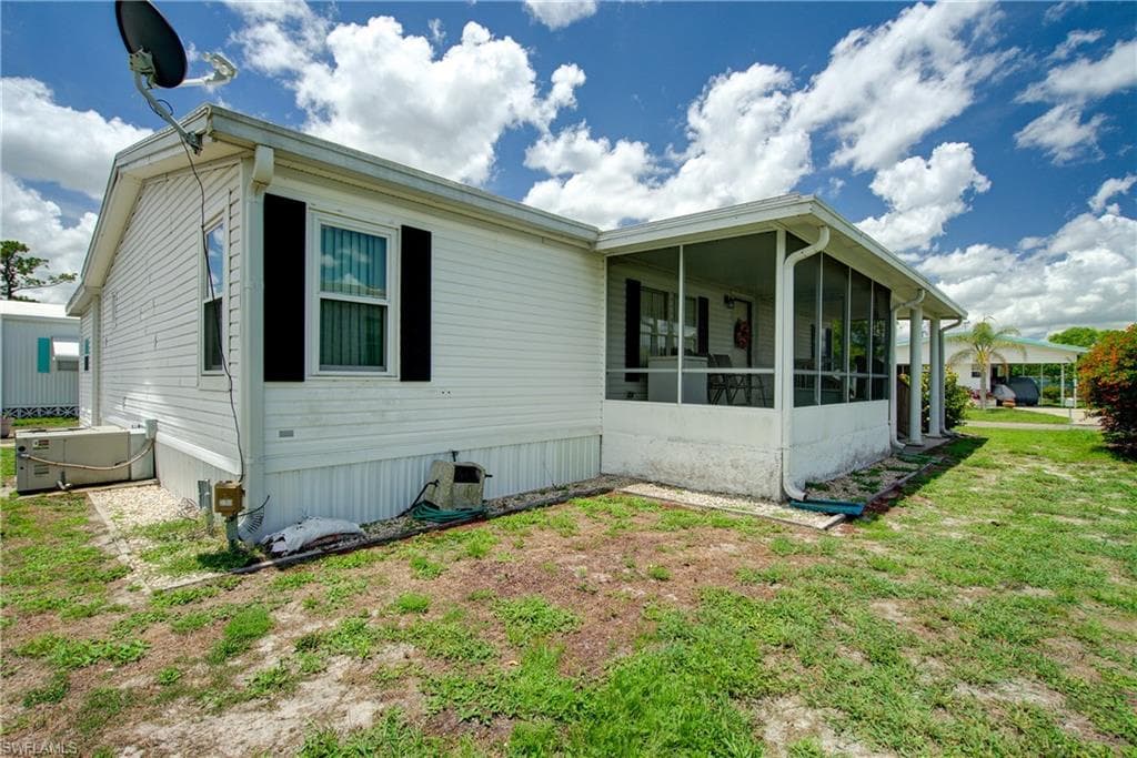 205 Carriage LN, NORTH FORT MYERS FL 33917-32