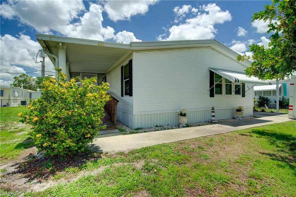 205 Carriage LN, NORTH FORT MYERS FL 33917-36