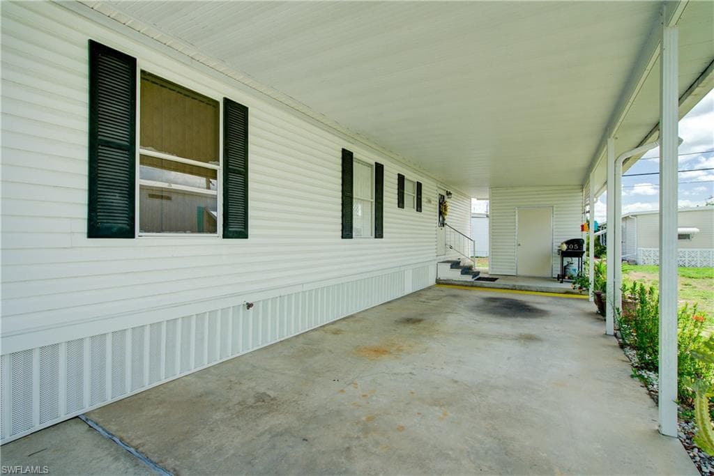 205 Carriage LN, NORTH FORT MYERS FL 33917-34
