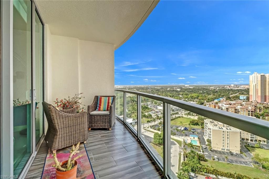 3000 Oasis Grand BLVD # 2205, FORT MYERS FL 33916-2