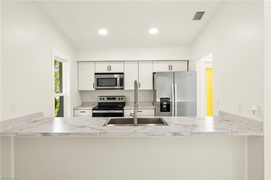 1672 Atlanta Plaza DR, SANIBEL FL 33957-3