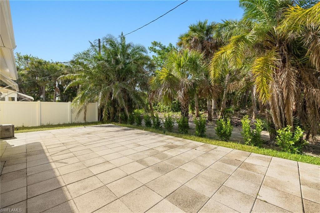1672 Atlanta Plaza DR, SANIBEL FL 33957-20