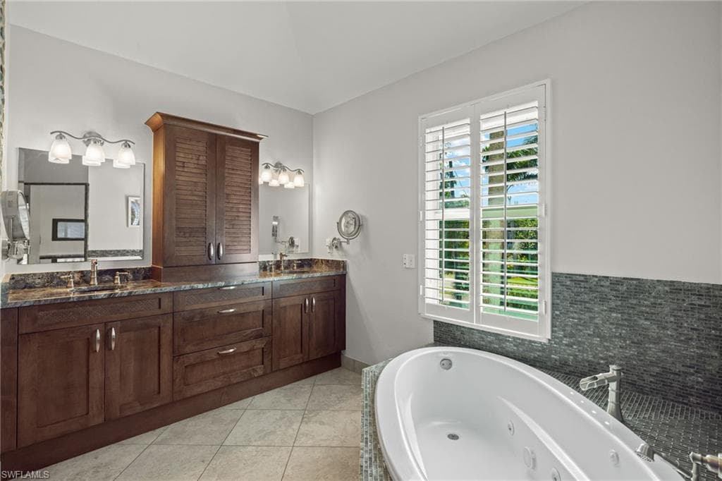 1564 Middle Gulf DR, SANIBEL FL 33957-15