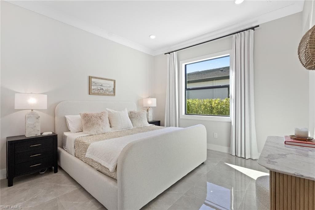 240 Allamanda WAY, NAPLES FL 34114-31