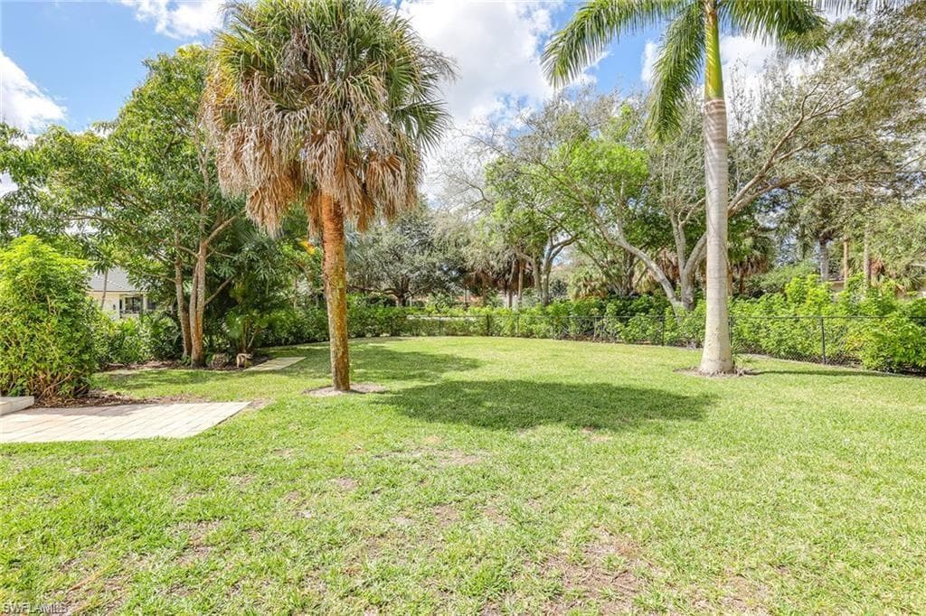 2274 Hawksridge DR, NAPLES FL 34105-47