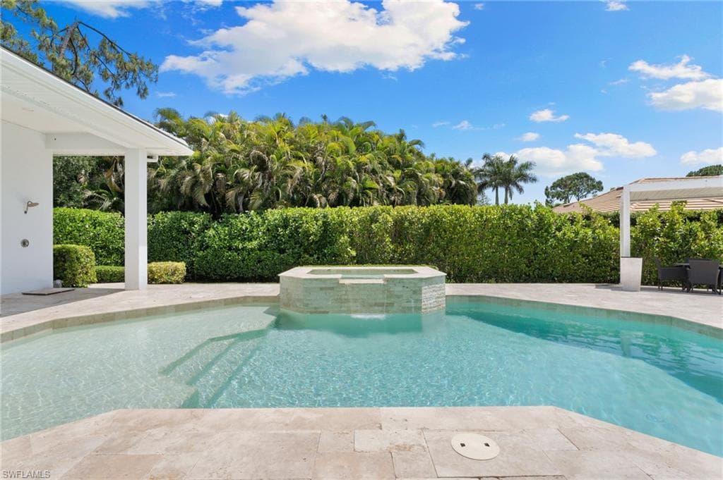 2274 Hawksridge DR, NAPLES FL 34105-38