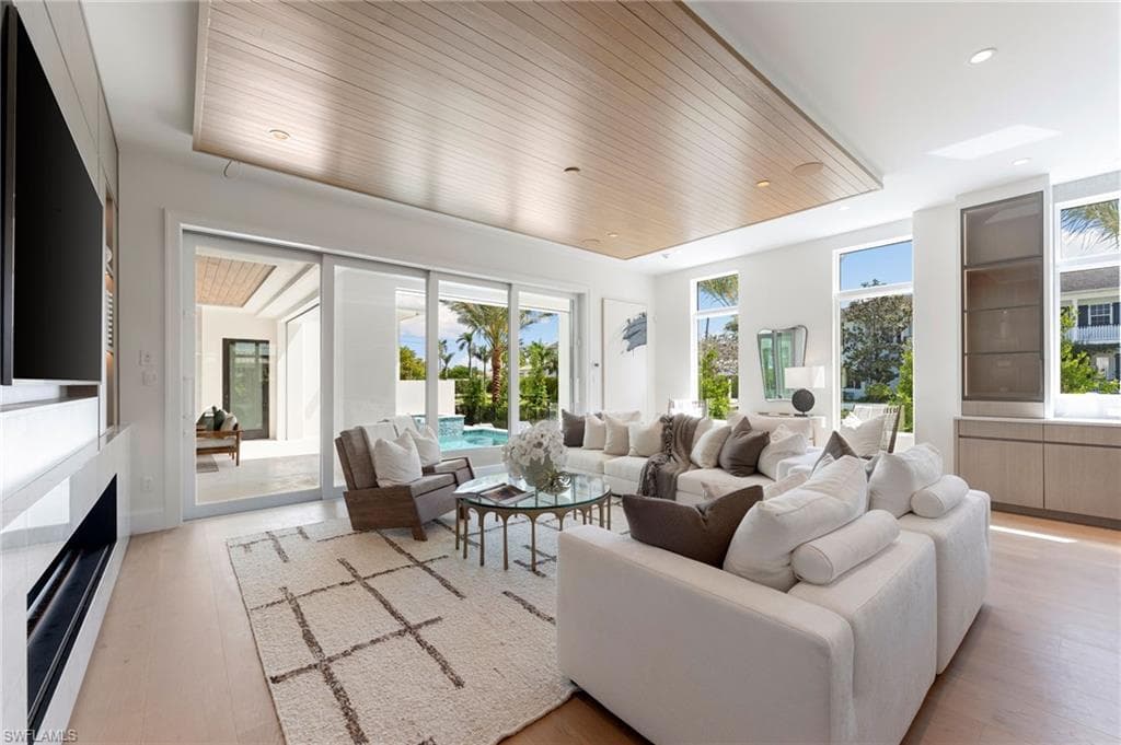 581 14th AVE S-1