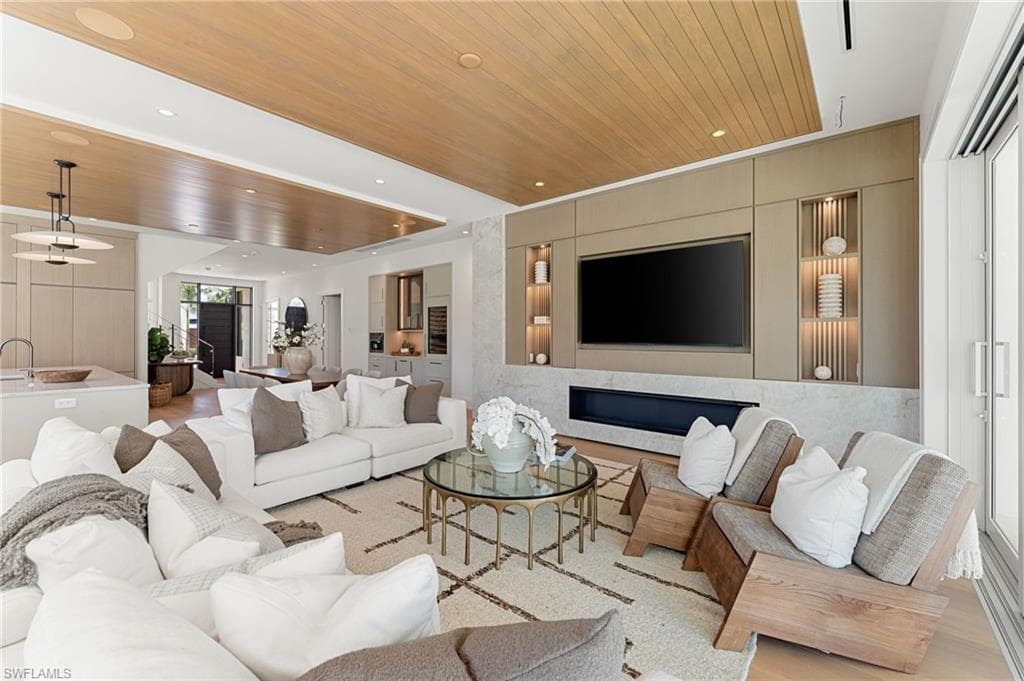 581 14th AVE S-15