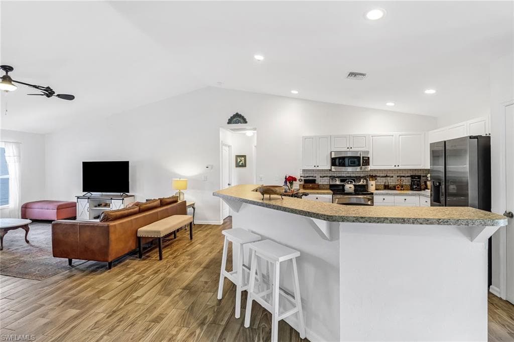 6104 Holt CT, FORT MYERS FL 33905-5