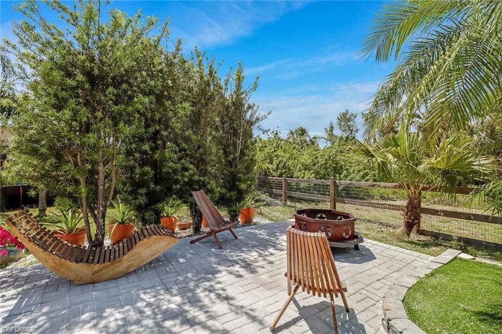 6104 Holt CT, FORT MYERS FL 33905-16