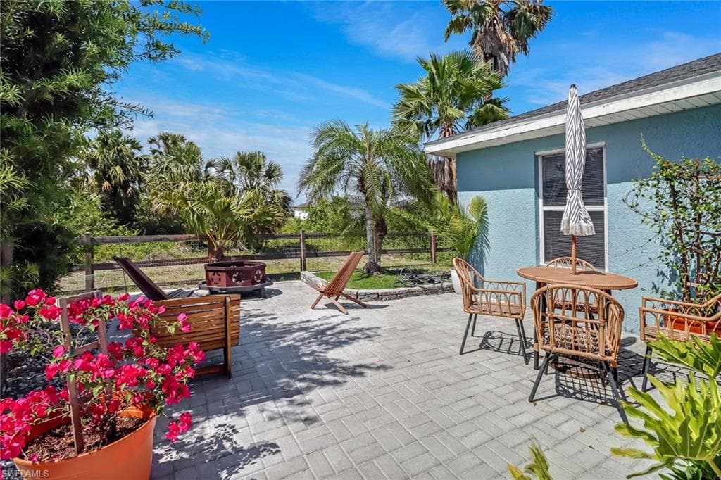 6104 Holt CT, FORT MYERS FL 33905-15