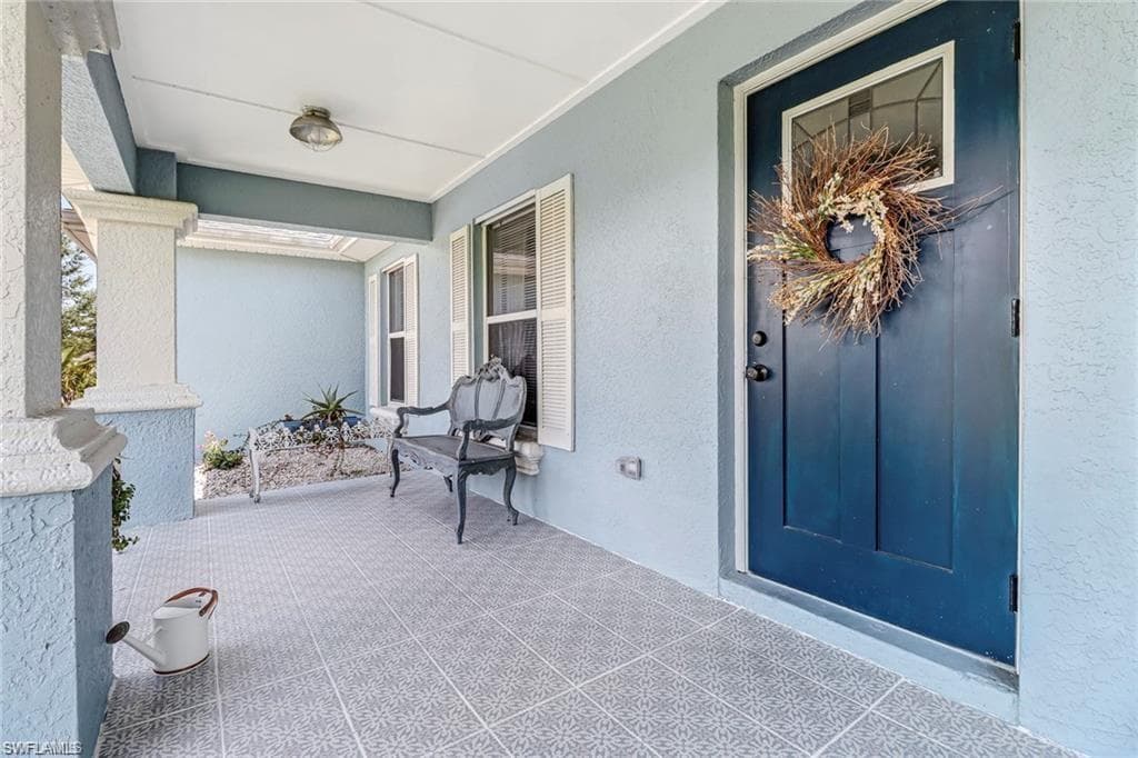 6104 Holt CT, FORT MYERS FL 33905-19