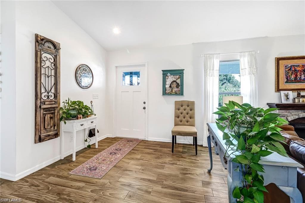 6104 Holt CT, FORT MYERS FL 33905-18