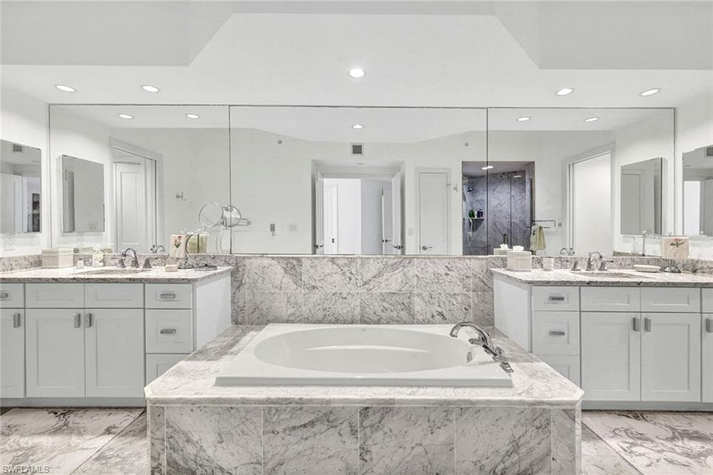 8171 Bay Colony DR # 1502, NAPLES FL 34108-11