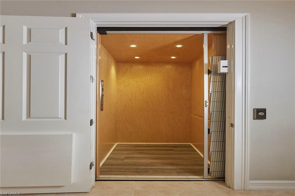 1633 Songbird CT, NAPLES FL 34120-48