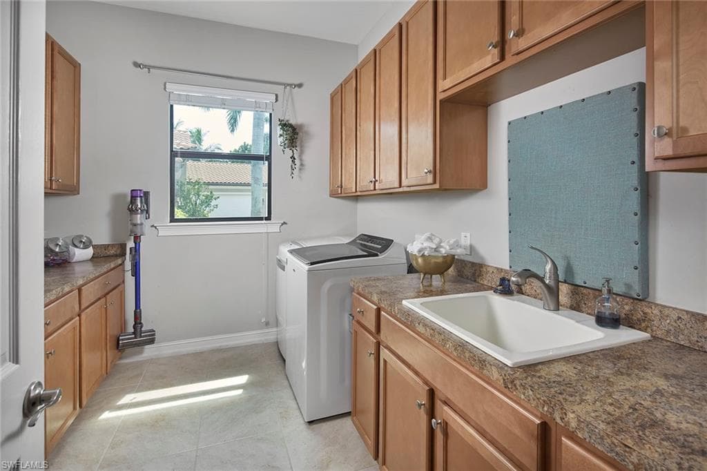 1633 Songbird CT, NAPLES FL 34120-47