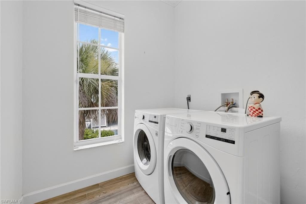1537 Sand Castle RD, SANIBEL FL 33957-31