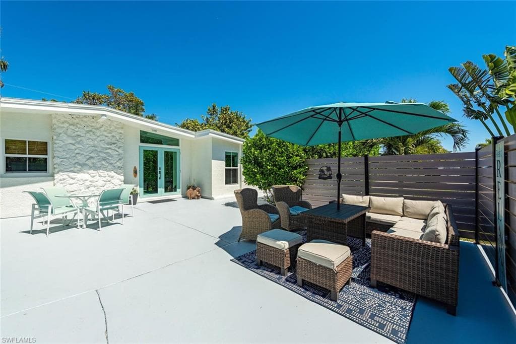 1971 HOLIDAY LN, NAPLES FL 34104-1