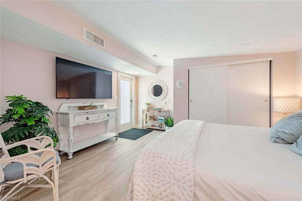 1971 HOLIDAY LN, NAPLES FL 34104-21