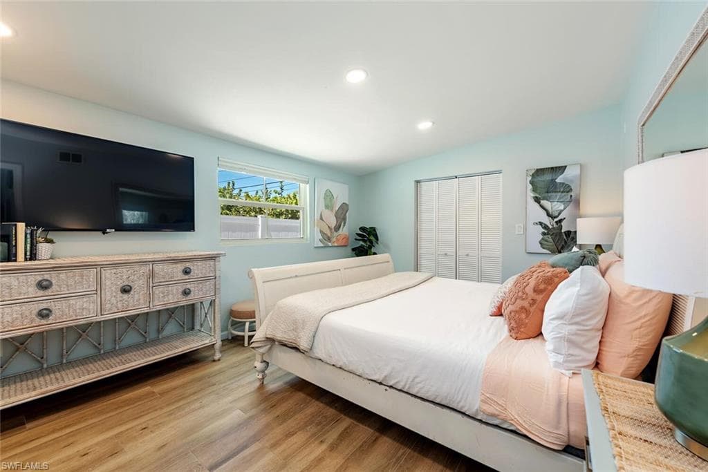 1971 HOLIDAY LN, NAPLES FL 34104-17