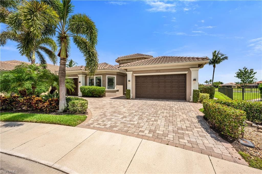 3910 Glacier CT, NAPLES FL 34119-1