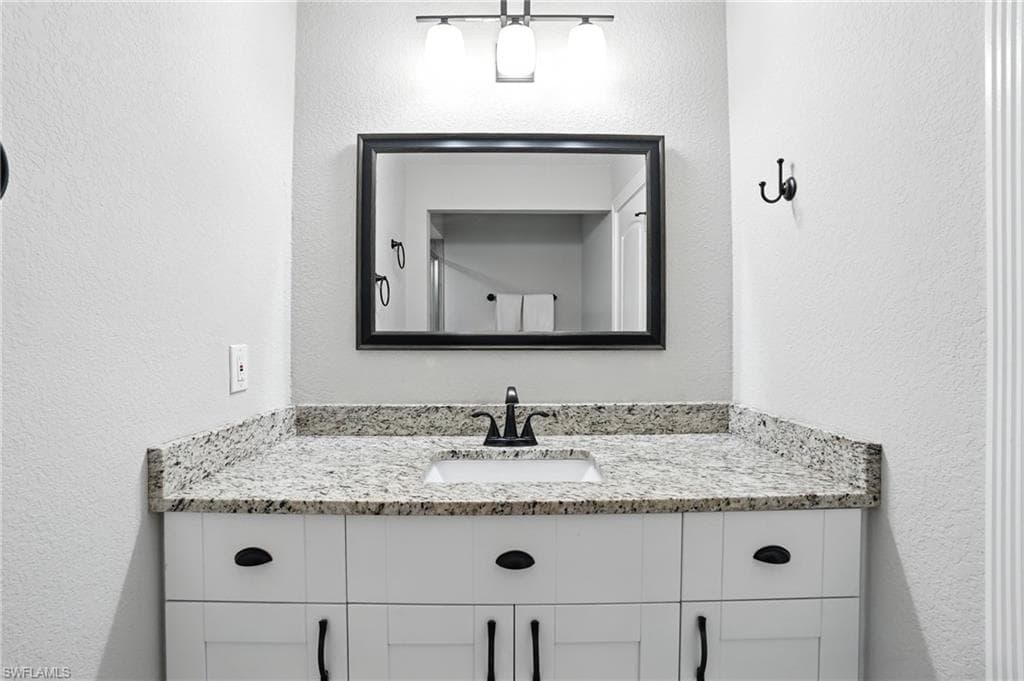 15840 S Pebble LN, FORT MYERS FL 33912-24