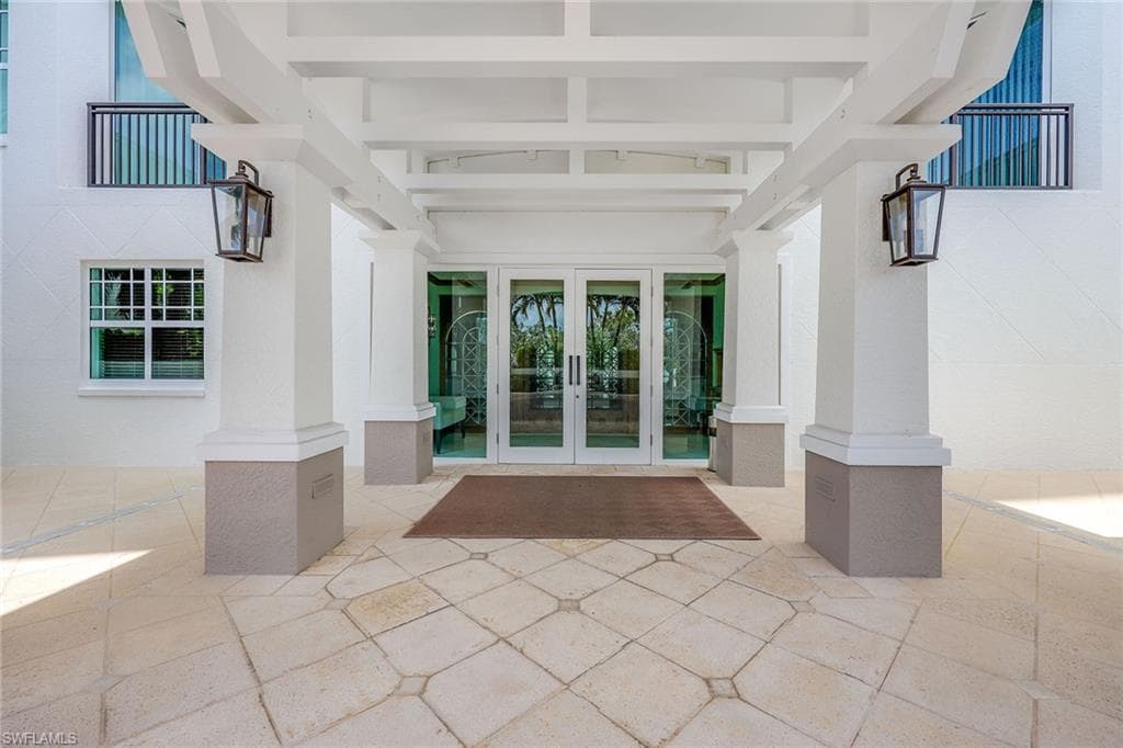 455 Cove Tower DR # 303, NAPLES FL 34110-5