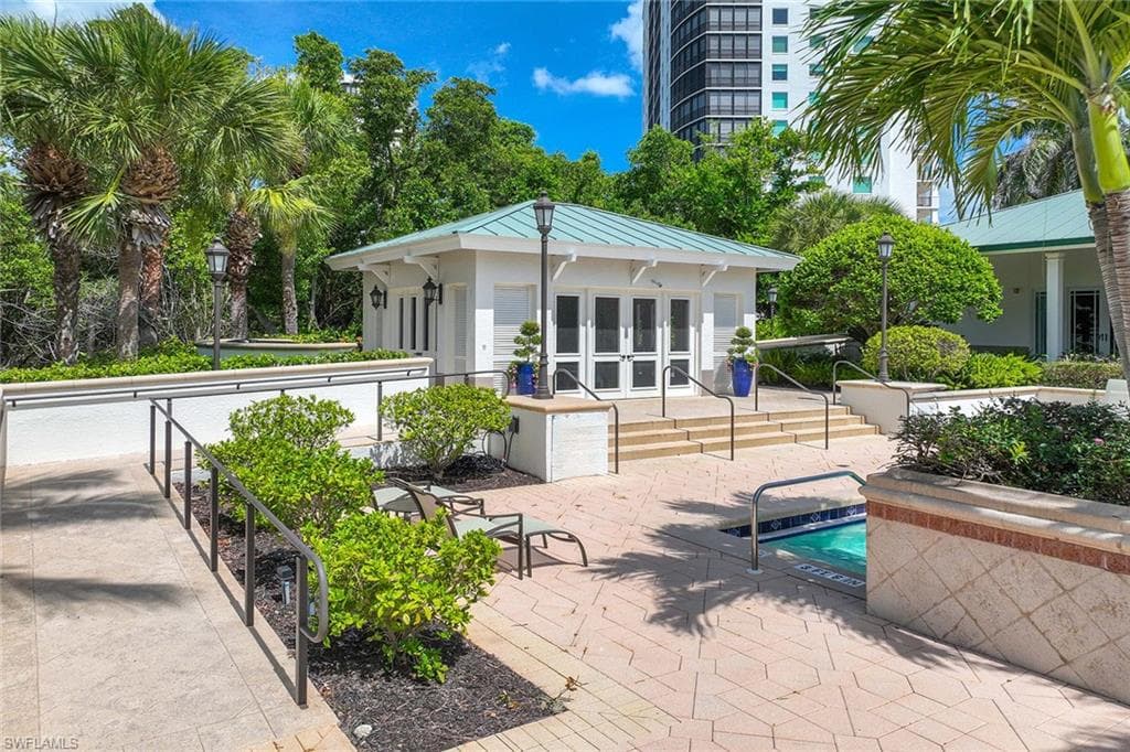 455 Cove Tower DR # 303, NAPLES FL 34110-35